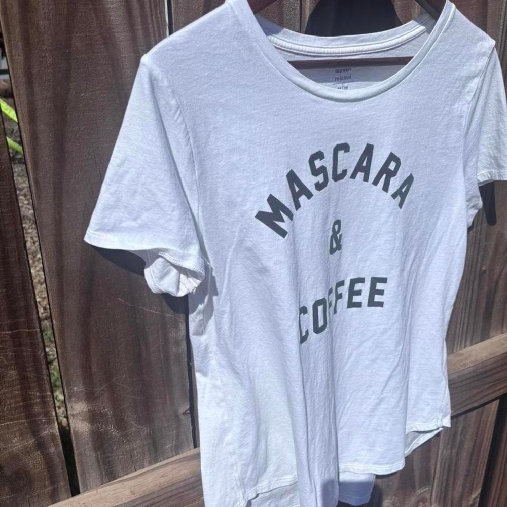 Mascara and coffee women's T-Shirt Old Navy Relaxed Tee Size Medium - Picture 5 of 6
